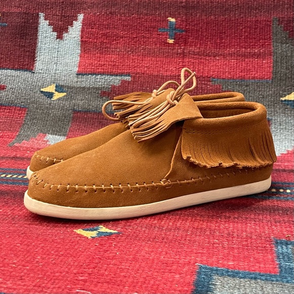 Minnetonka Women's Venice Fringed Moccasins shoes sneakers sz 9 (also fits 8.5) - Picture 1 of 10